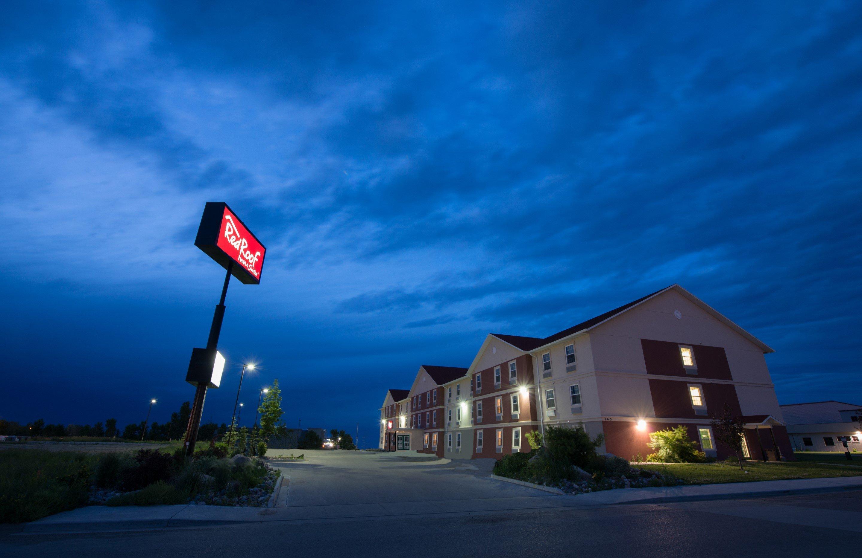 Red Roof Inn & Suites Dickinson Exterior foto